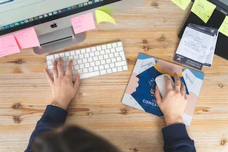 clavier souris pour travail de la stratégie de référencement